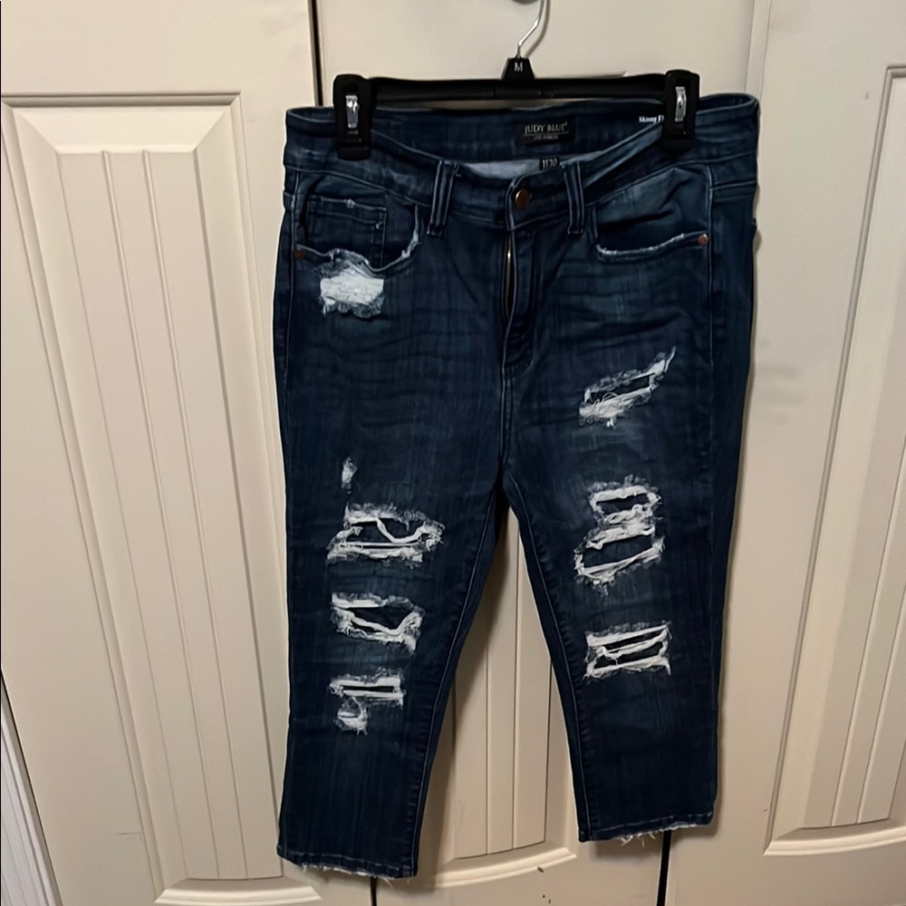 Judy Blue Ankle Cropped Distressed Blue Jeans